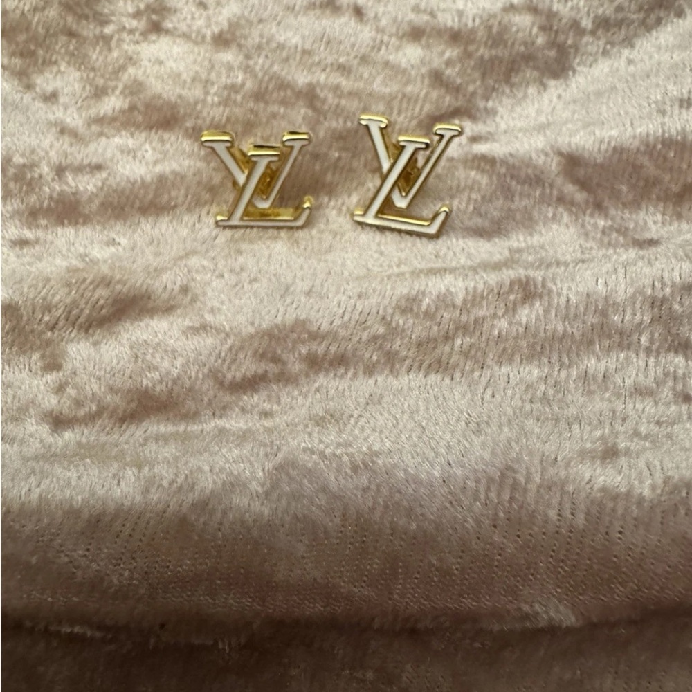 Louis Vuitton White Gold Tone Large Iconic Earrings
